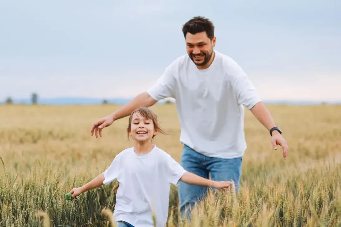 Sağlıklı ve mutlu bir yaşamı birlikte paylaşan aile